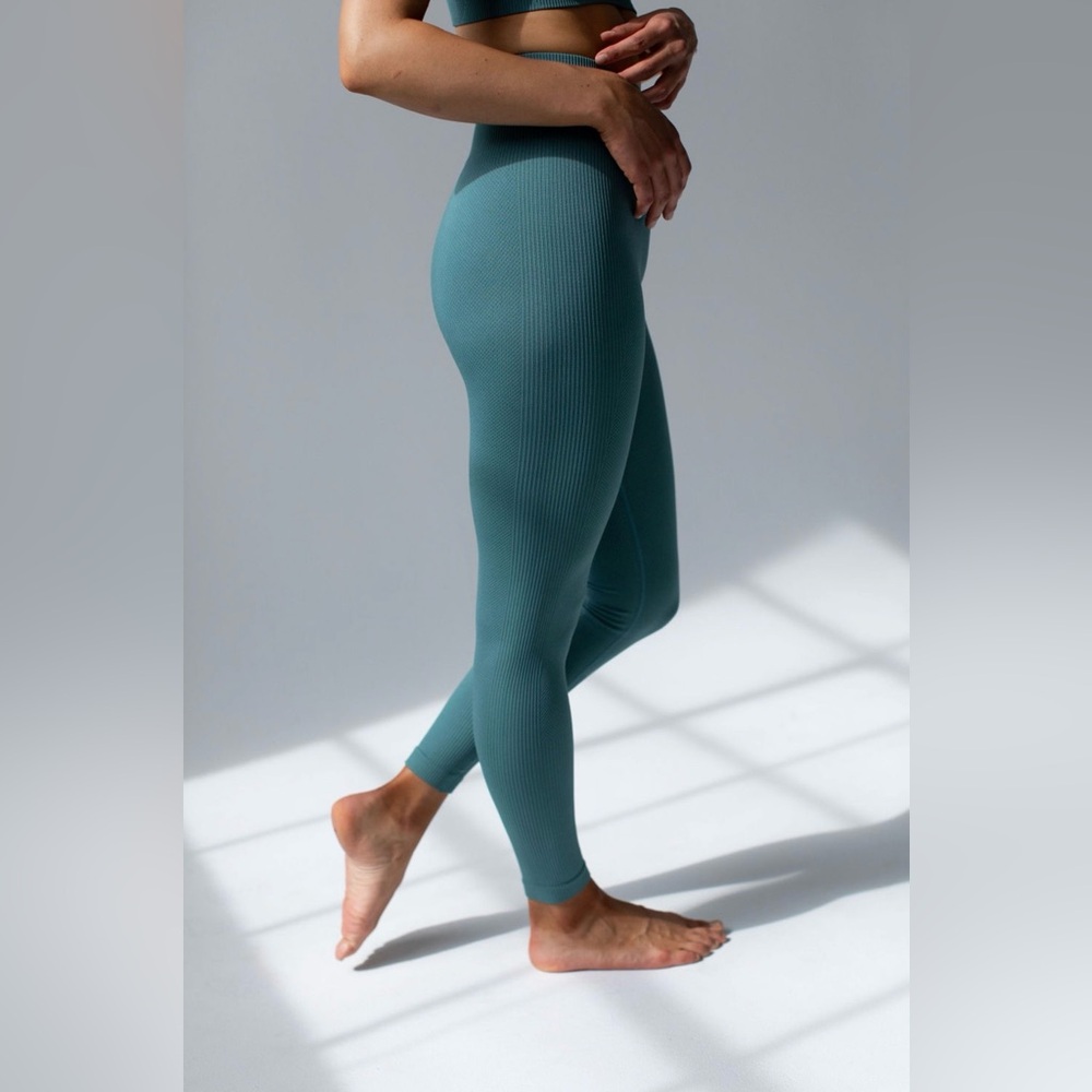 Savvi Ashtanga Seamless Leggings NWT | Textured Rib | 24” Inseam | Teal